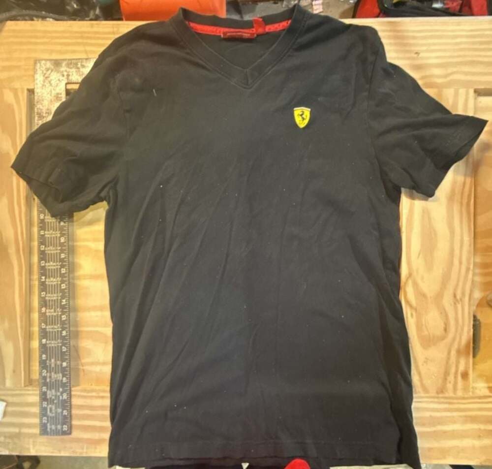 Officially licensed Ferrari black t-shirt Large (9890)